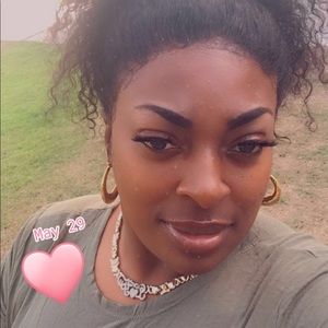 Meet your Posher, Sharonica